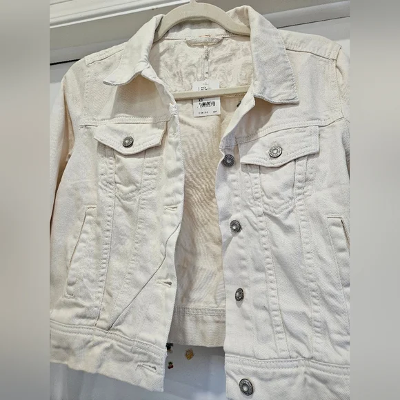 Free People Women's Optic White Cream Denim Jean Jacket- Size XS NWT - Picture 3 of 9